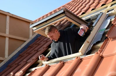 Pose de fenêtres de toit Velux à Courvières